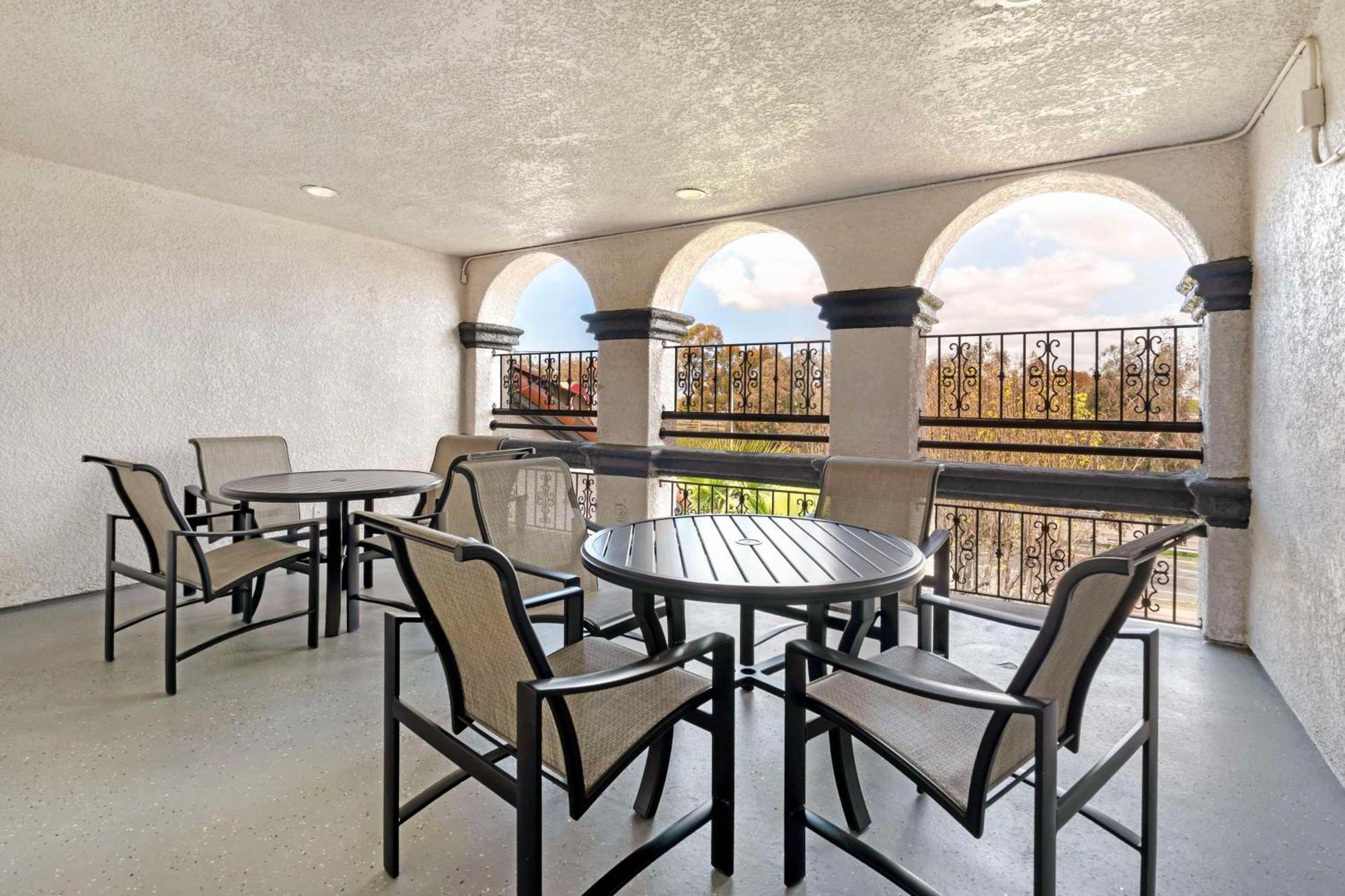 Best Western Plus Newport Mesa Inn Costa Mesa Ngoại thất bức ảnh